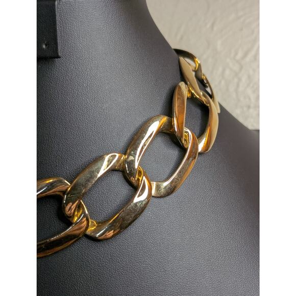 Vintage 1960s High Polished Gold Tone Flat Fit Chunky Chain Link Necklace - Picture 2 of 4